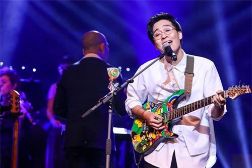 Hà Trần gây bất ngờ khi xuất hiện trên sân khấu song ca cùng Ngọt