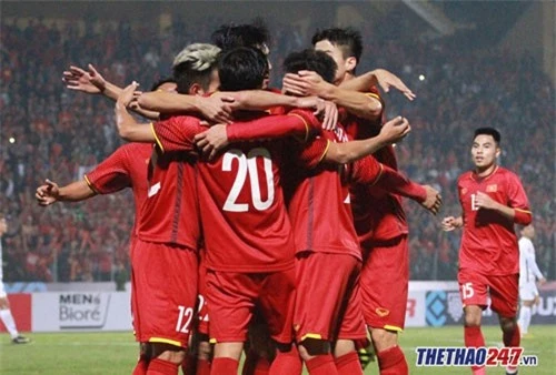 ĐT Việt Nam vào Nam chuẩn bị cho bán kết AFF Cup 2018.