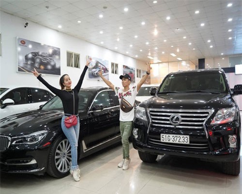 Phan Hiển mạnh tay mua xế hộp tặng Khánh Thi