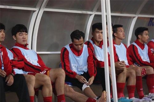 SỐC: Lý do không ngờ khiến Văn Toàn chấn thương nặng, nghỉ hết AFF Cup