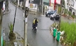 Clip: Sang đường bất cẩn, tài xế xe máy bị ôtô hất văng