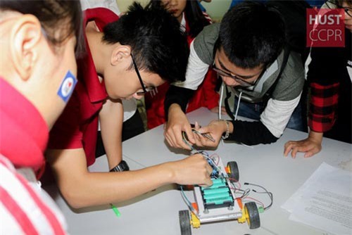 Trường ĐH Bách khoa HN tổ chức “tour” trải nghiệm đại học – định hướng tương lai cho học sinh