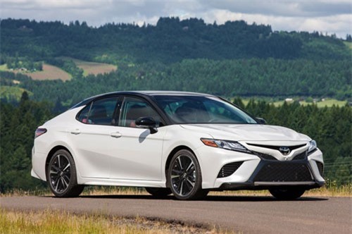 Cận cảnh Toyota Camry XSE, giá gần 700 triệu đồng