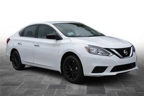 4. Nissan Sentra 2018 (giá khởi điểm: 16.990 USD).