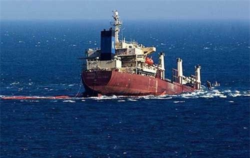 Chìm tàu ngoài khơi Indonesia, 7 thuyền viên mất tích