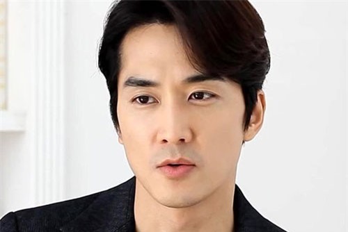 Gu thời trang sân bay ấn tượng của tài tử Song Seung Hun khi sang Việt Nam