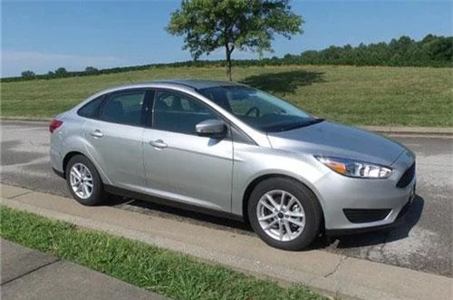 8. Ford Focus Sedan 2018 (giá khởi điểm: 17.950 USD).