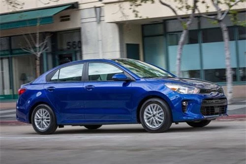 9. Kia Rio Sedan 2018 (giá khởi điểm: 13.900 USD).