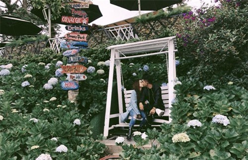 Nữ ca sĩ MiA âm thầm tổ chức đám hỏi tại nhà riêng, khán giả liên tục thắc mắc danh tính vị hôn phu