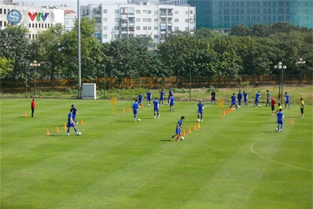 AFF Cup 2018: ĐT Việt Nam trở lại tập luyện, sẵn sàng cho trận bán kết gặp ĐT Philippines - Ảnh 12.