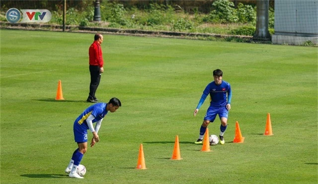 AFF Cup 2018: ĐT Việt Nam trở lại tập luyện, sẵn sàng cho trận bán kết gặp ĐT Philippines - Ảnh 13.