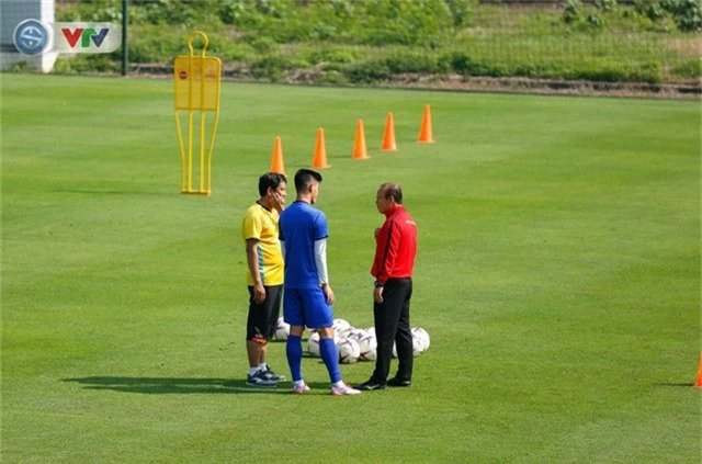 AFF Cup 2018: ĐT Việt Nam trở lại tập luyện, sẵn sàng cho trận bán kết gặp ĐT Philippines - Ảnh 5.