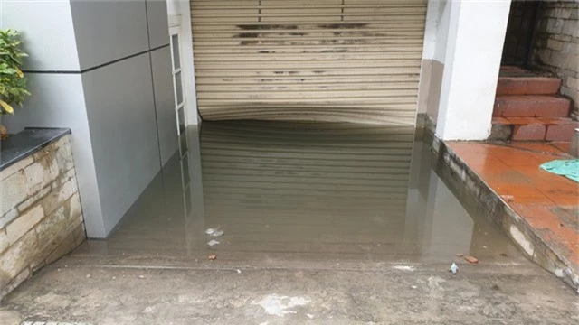 Hàng loạt hầm bị ngập nước ở TPHCM sau bão số 9