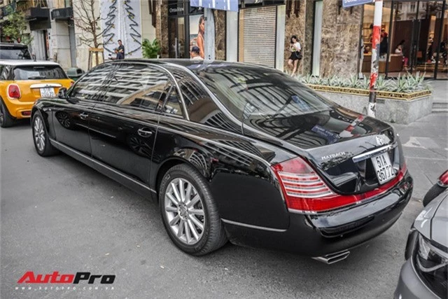 Maybach 62S của nhà chồng Hà Tăng tái xuất trên phố Sài Gòn - Ảnh 10.