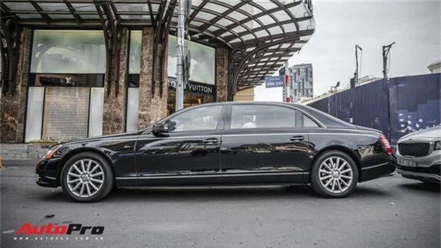 Maybach 62S của nhà chồng Hà Tăng tái xuất trên phố Sài Gòn - Ảnh 2.