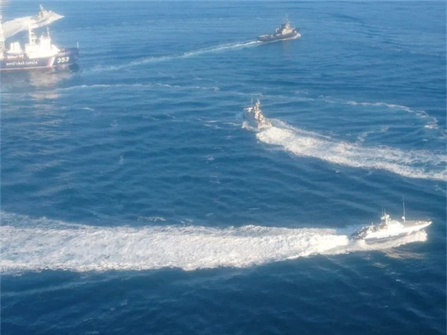  Các tàu Ukraine bị cáo buộc xâm phạm lãnh hải Nga ở Crimea. (Ảnh: FSB) 