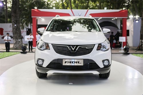 XE HOT QUA ẢNH (26/11): VinFast công bố thông số kỹ thuật ôtô Fadil, 10 xe sedan giá rẻ đáng mua nhất 2018