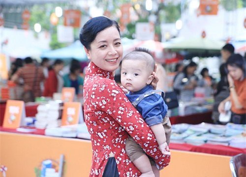 NSƯT Chiều Xuân: “Từ khi lên chức bà ngoại, tôi dễ nhạy cảm, dễ nước mắt”