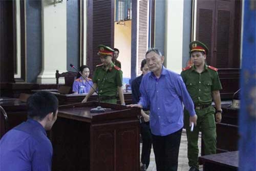 Nguyên Tổng giám đốc công ty tài chính cao su Việt Nam lãnh 16 năm tù