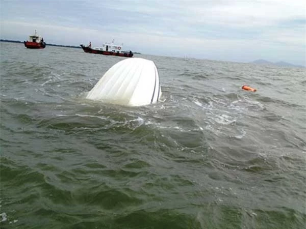 Hiện trường vụ chìm ca nô ở biển Cần Giờ làm 9 người chết, xảy ra hồi tháng 8.2013 ẢNH: TRUNG TÂM PHỐI HỢP TÌM KIẾM CỨU NẠN HÀNG HẢI KHU VỰC 3 CUNG CẤP