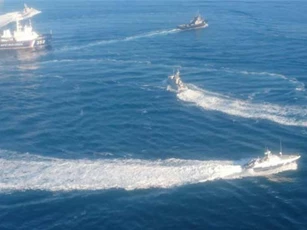 Nga nổ súng, bắt giữ tàu Ukraine vào gần Crimea