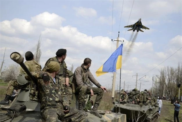 Lực lượng vũ trang Ukraine được đặt trong tình trạng sẵn sàng chiến đấu sau vụ đụng độ với Nga ở Biển Đen. (Ảnh: TASS)