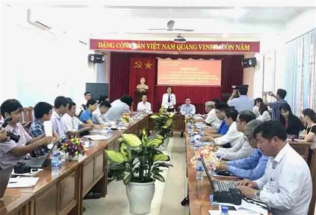Quang cảnh buổi họp báo công bố Đồng Xoài lên thành phố thuộc tỉnh Bình Phước (ảnh LQ)