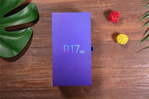 Clip: Mở hộp smartphone 3 camera sau của Oppo sắp ra mắt ở Việt Nam