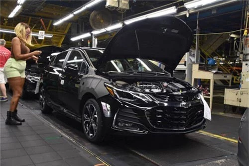 GM đóng cửa hàng loạt nhà máy. Ngoài 5 nhà máy ở Mỹ và Canada, GM cho biết sẽ đóng cửa hai nhà máy khác ở ngoài Bắc Mỹ, bên cạnh kế hoạch đóng cửa nhà máy ở Gunsan, Hàn Quốc đã được công bố cách đây không lâu. (CHI TIẾT)