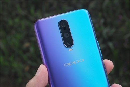 Ảnh chi tiết smartphone 3 camera sau sắp ra mắt ở Việt Nam