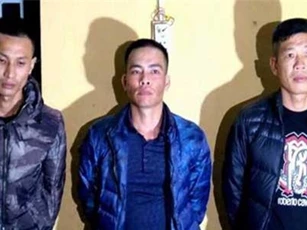Cấm đi khỏi nơi cư trú 3 đối tượng hành hung nữ nhân viên hàng không