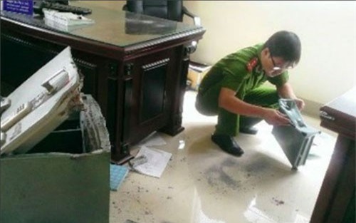 Trộm đột nhập công ty, rinh két sắt nặng 140kg ở TP.HCM