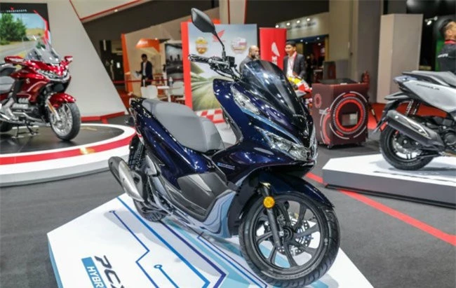 Honda PCX Hybrid mới ra mắt tại thị trường Malaysia. 