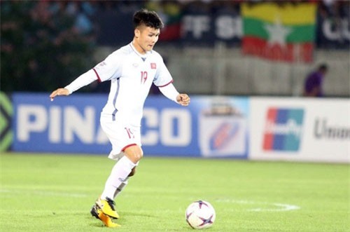 Clip: Bàn thắng của Quang Hải lọt top siêu phẩm ở vòng bảng AFF Cup 2018