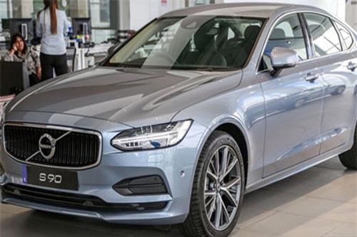 Ngắm Volvo S90 T5 Momentum gần 2 tỷ đồng