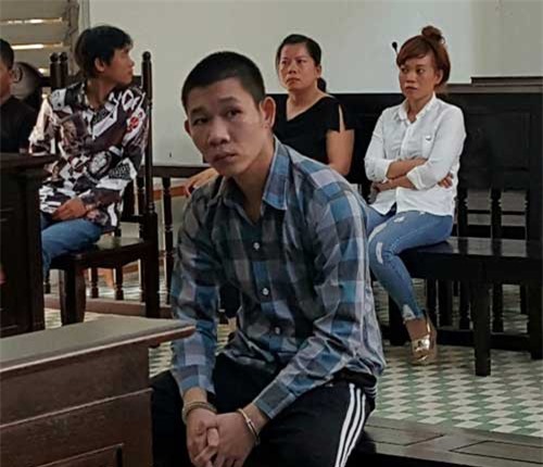 Long An: Tán tỉnh nhân viên không được quay sang giết con chủ quán