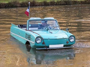 Xe lội nước Amphicar giá chỉ 237 triệu đồng cho mùa lũ