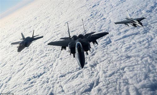 Mỹ, Anh, Pháp điều hơn 40 máy bay chiến đấu tập trận cảnh báo Nga