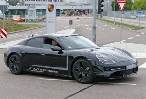 Porsche tiết lộ khả năng sạc điện siêu tốc của tân binh Taycan