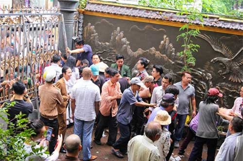 Thực hư trăm người vây kín "tổ rồng" 100 tỷ của Ngọc Sơn giữa ngày bão