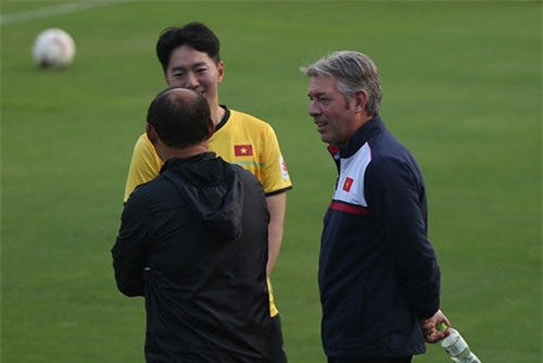 Chuyên gia Đức 'hiến kế' cho thầy Park đấu Philippines