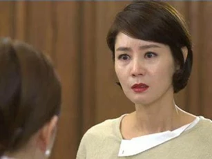 Mẹ chồng bỗng dưng dẫn người yêu cũ của con trai về nhà rồi tuyên bố một câu khiến nàng dâu chết sững