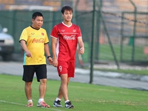 Clip: Văn Toàn ở nhà dưỡng thương, không cùng ĐT Việt Nam sang Philippines