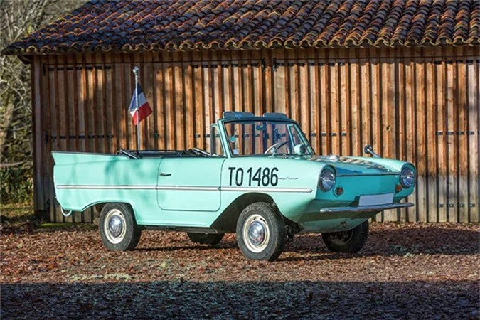 Xe loi nuoc Amphicar gia chi 237 trieu dong cho mua lu-Hinh-2