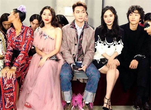 Ngồi cạnh “nữ thần Trung Quốc” Dương Mịch nhưng thái độ của Song Joong Ki như thế này