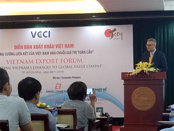 theo nhận định của các chuyên gia kinh tế, các doanh nghiệp nhỏ của Việt Nam rất "khó bơi" trong chuỗi cung ứng toàn cầu.