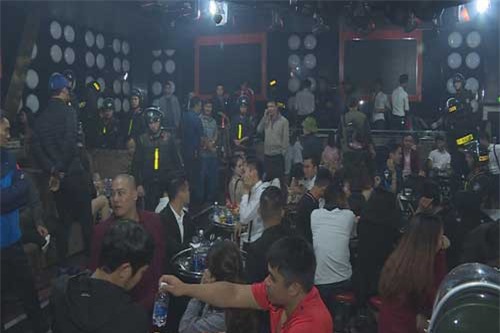 Đắk Lắk: Bắt 2 đối tượng mang ma túy vào quán bar để chia cho bạn bè