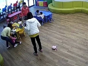 Trung Quốc: Hiệu trưởng, giáo viên nhà trẻ đi tù vì phạt học sinh bằng mù tạt