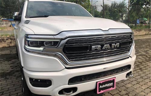 Bán tải “hàng khủng” Ram 1500 Limited đời 2019 đầu tiên về Việt Nam