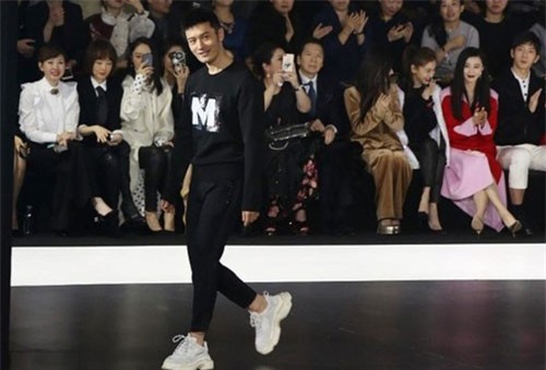 Đăng ảnh tỏ tình với vợ nhưng Huỳnh Hiểu Minh lại bị bóc mẽ công khai chuyện này